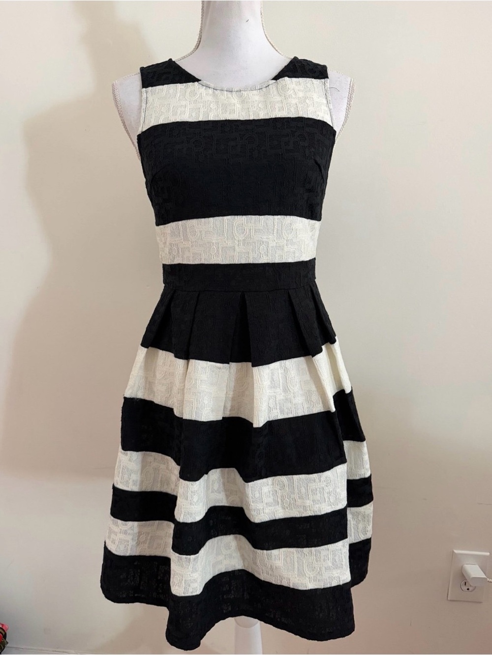 Francesca’s Mi Ami  Black and White Tiered Stripe Dress small  NWT A-line $56